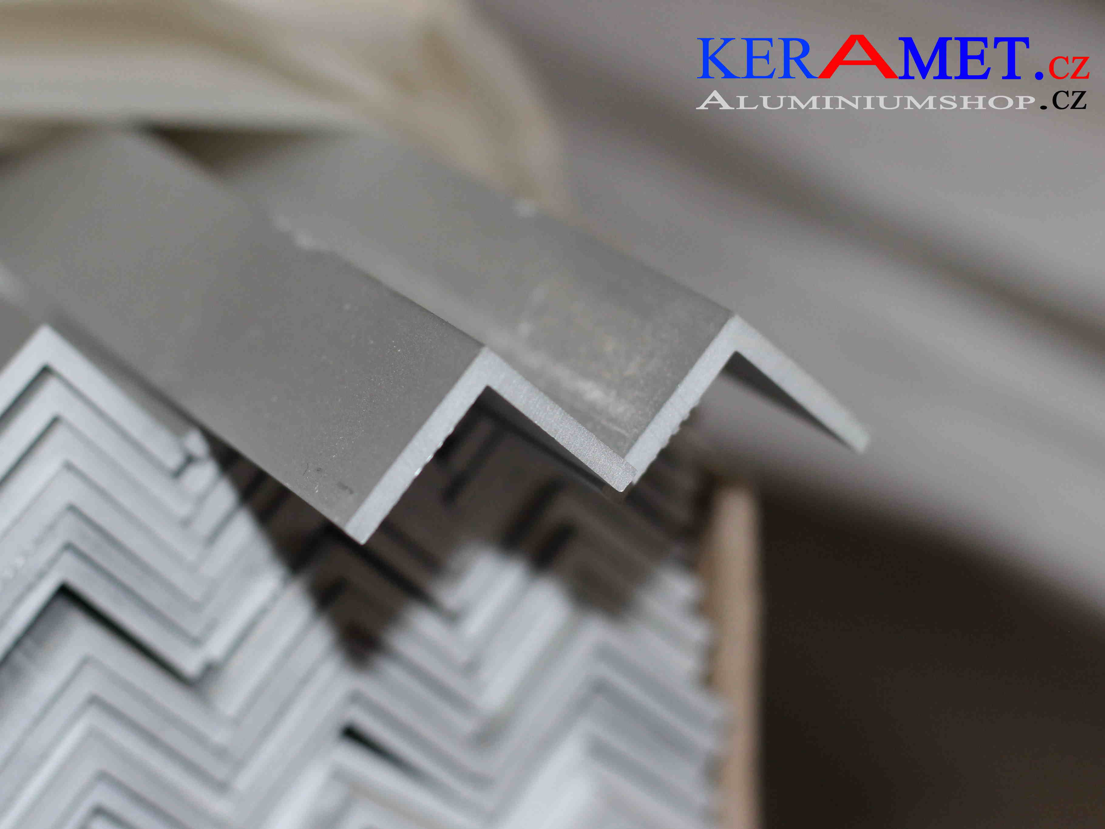 l-profil-30-x-30-x-2-00-mm-d-lka-3-05-m-al-profil-p-rodn-elox